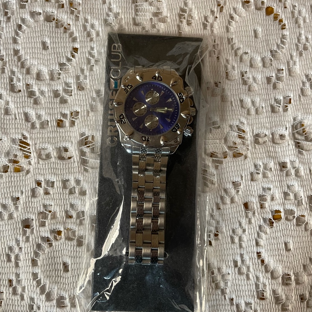 NWT Cruise Club Silver Stretch Watch M - two tone